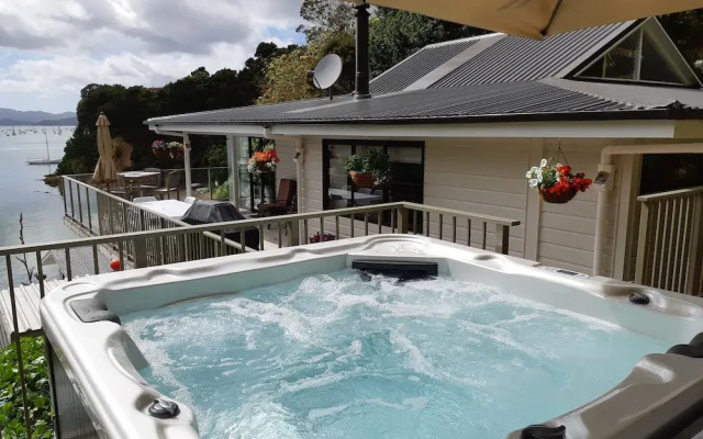 Water's Edge Holiday Homes