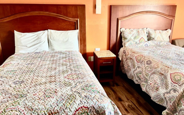 Econo Lodge San Antonio near SeaWorld - Medical Center