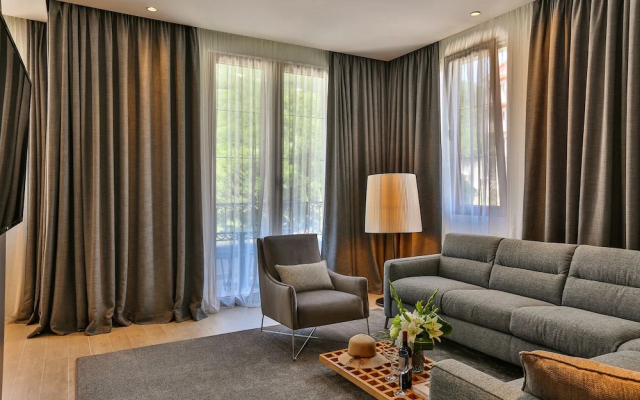 Avanti Hotel & Spa