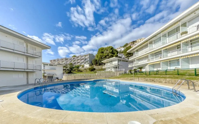 Apartment in Roses Near Beach