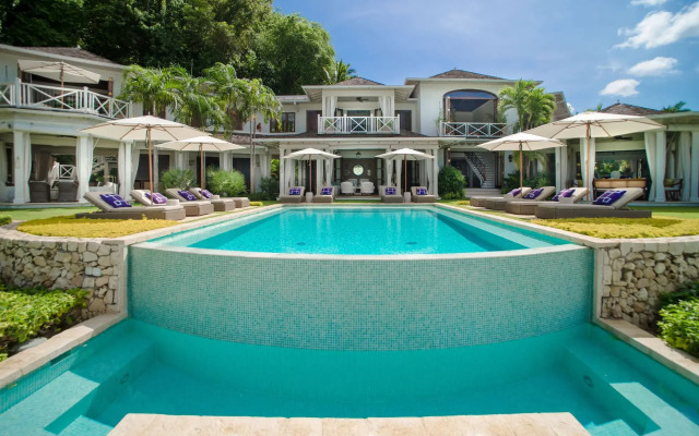 Round Hill Hotel And Villas