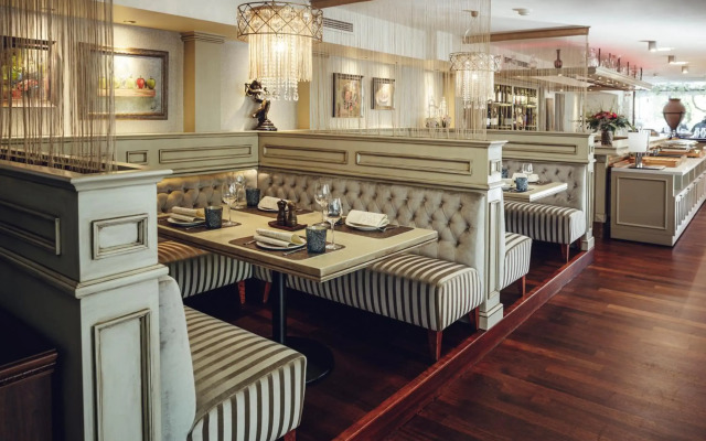 Ararat All Suites Hotel