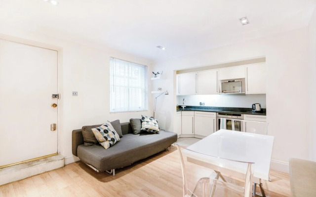 Central Apartment-sleeps 4-98 Walking Score
