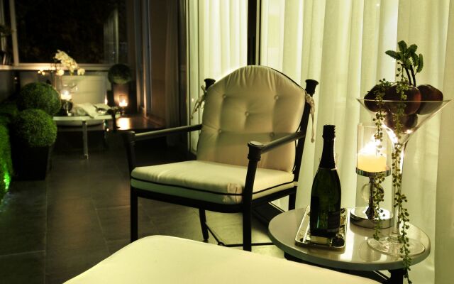 1828 Smart Hotel
