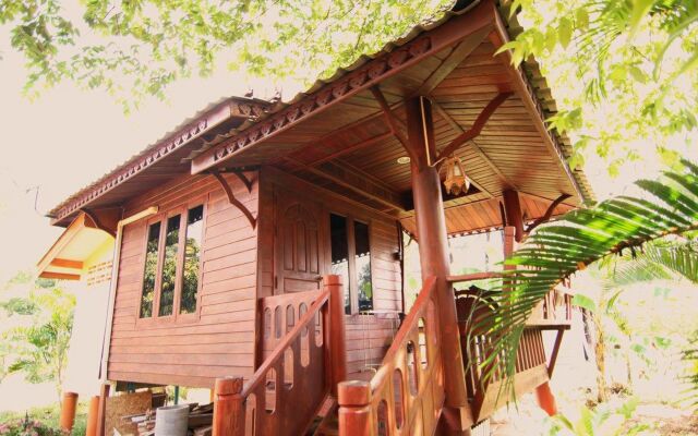 Ton-Aor on the beach resort & restaurant