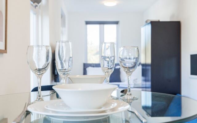 North West London Studio Apartment - Sleeps 3