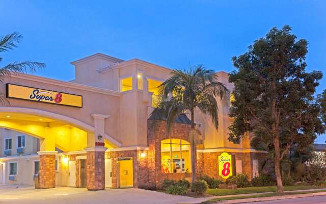 Super 8 by Wyndham Torrance LAX Airport Area