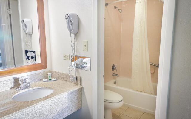 University Inn & Suites San Antonio
