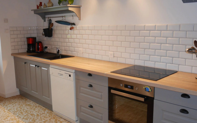 Holiday Home With sea Views, Tregarvan