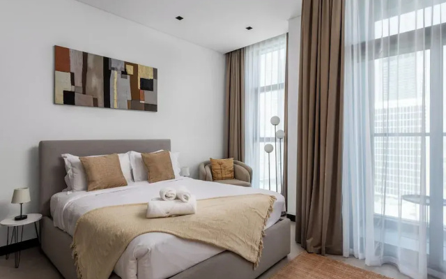 Waves - Premium Studio Stay in the He