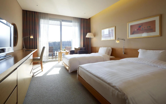 Rolling Hills Hotel