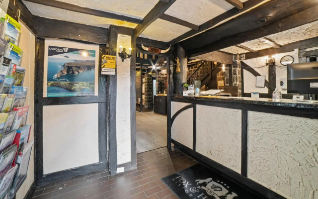 The Fox and Hounds Historic Hotel