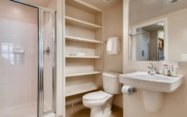 Bluebird Suites in Crystal City