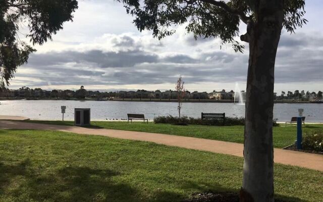 Big Family Fun@ 4 Bedrooms House in Point Cook