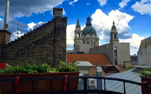 Ice Breaker Apartment