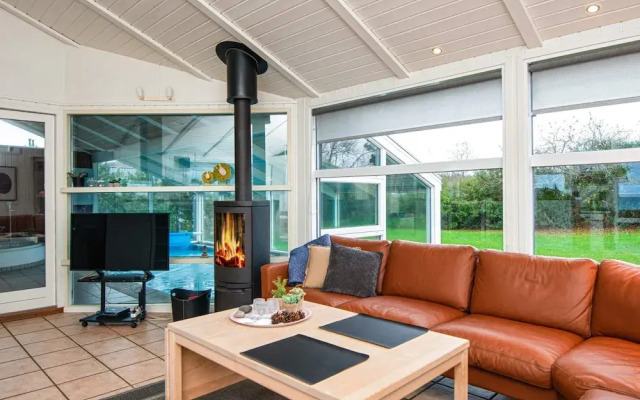 10 Person Holiday Home in Allingabro-by Traum
