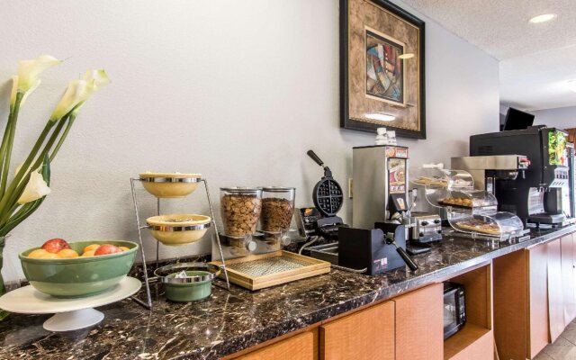 Econo Lodge Inn & Suites Huntsville University Area