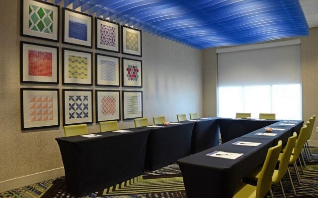 Holiday Inn Express & Suites Franklin - Berry Farms by IHG