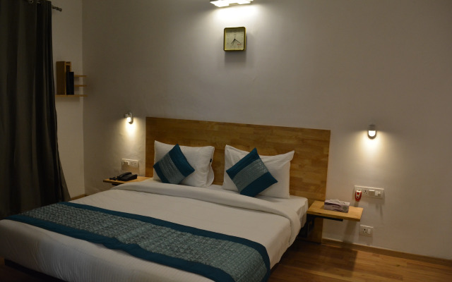 Fabhotel The Glory