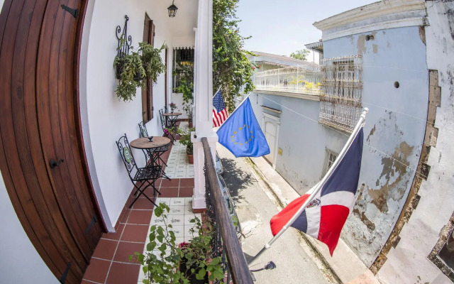 Colonial 154 H Boutique