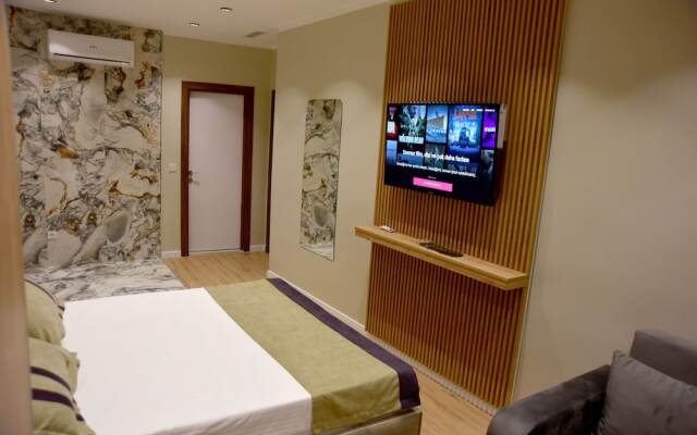 EdwinPlus Hotel