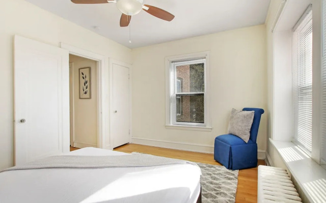 1-Bedroom Nice Apartment in Skokie