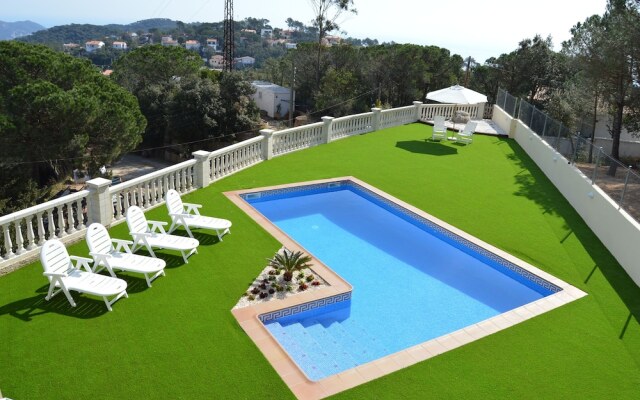 Santa Flora Holiday House