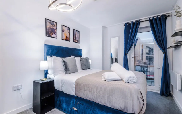 Impeccable 2-bed Apartment in Salford