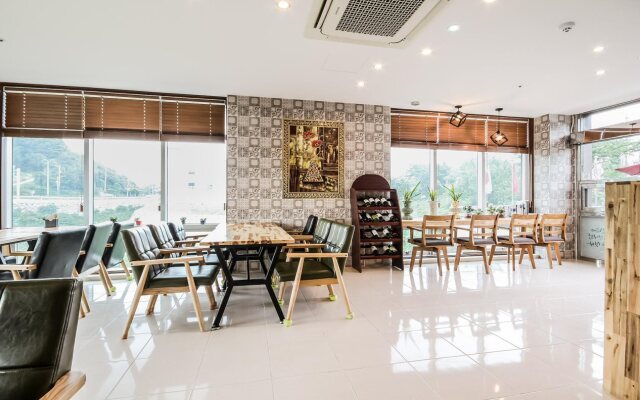 Tongyeong Business Hotel