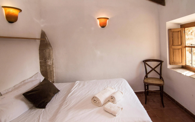 Petit Hotel Hostatgeria La Victoria