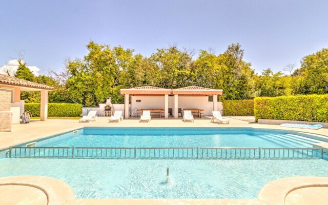 Splendid Mobile Home in Banjole With Swimming Pool