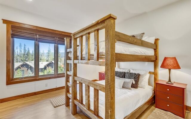 Highlands Hideaway 5 Bedroom Home by RedAwning