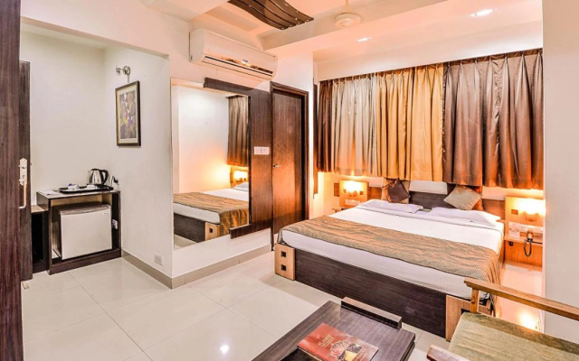 Raghu Mahal Hotel