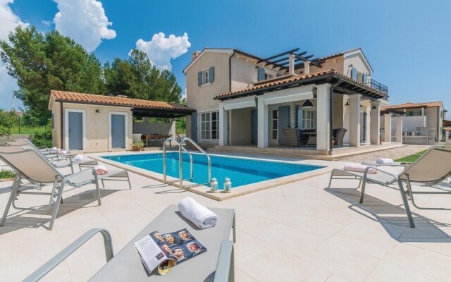 Nice Home in Fazana With Sauna, Wifi and 4 Bedrooms