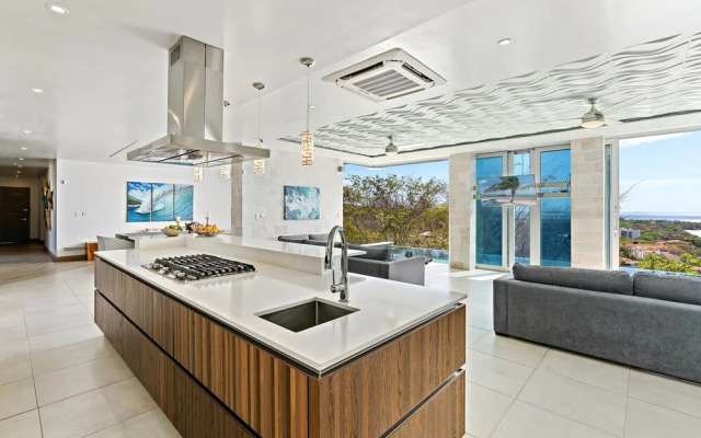 Luxury Villa: Hot Tub: Ocean Views: Fully Staffed
