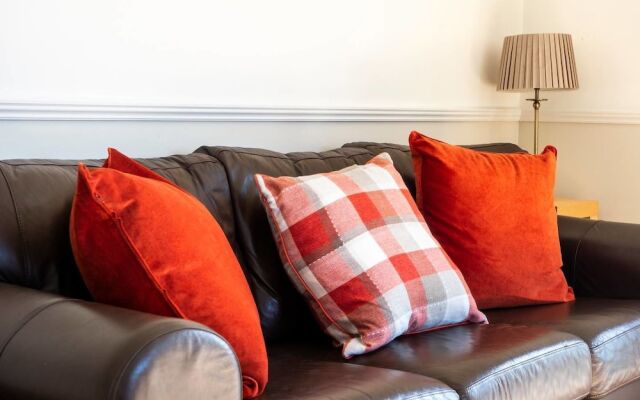 Cozy and Rustic 3bed/2bath Stockbridge Apartment With Free Parking