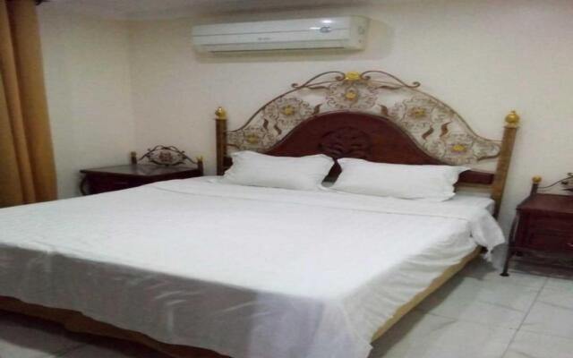 OYO 640 Home Furnished 3-Bedroom Apartment