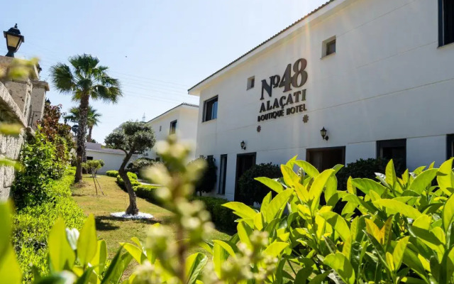 No 48 Alacatihotel