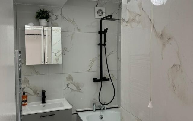 Lovely 3-bed Apartment in London