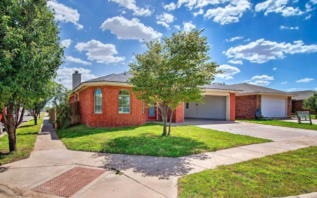 Pet-friendly Lubbock Home w/ Yard - 6 Mi to TTU