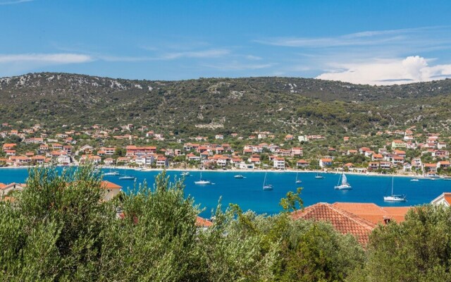 A8 - Modern apt With Terrace, 3 min Walk to Beach