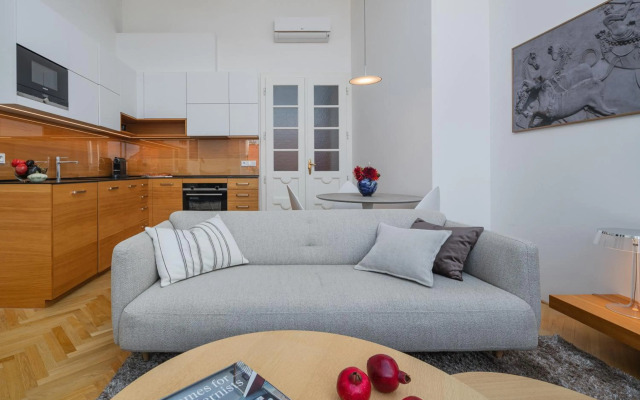 Sophisticated Apartment in Vinohrady by Prague Days