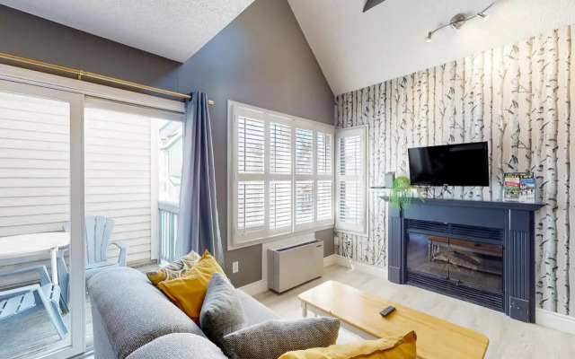 Lofted Rustic Chalet @ Blue Mountain