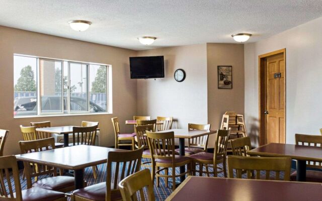 Bison Inn & Suites on University