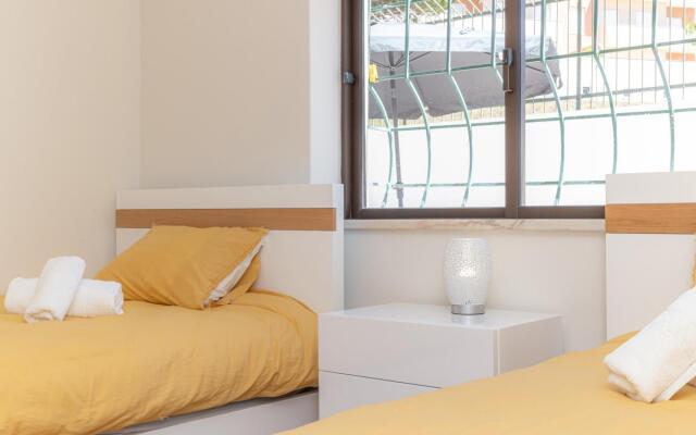 Terrace Beach Apartment by Rent4all