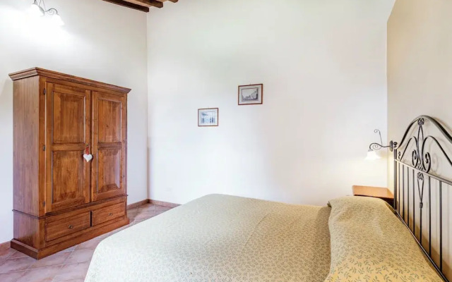 Ribes Family Apt Shared Pool,volterra