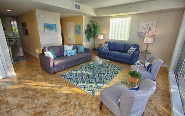 555 Little Harbor