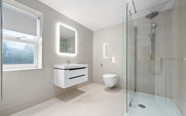 White Hart Hotel & Apartments