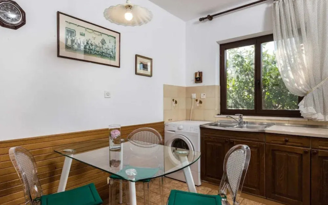 Apartment Vukic - Studio Apartment With Terrace and Garden View