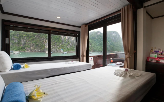 Halong Phoenix Cruiser